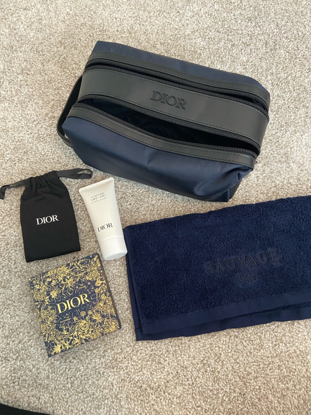 Dior Bundle! Navy Men's Toiletry bag, cleanser, ornament, washcloth, mirror 🤍
